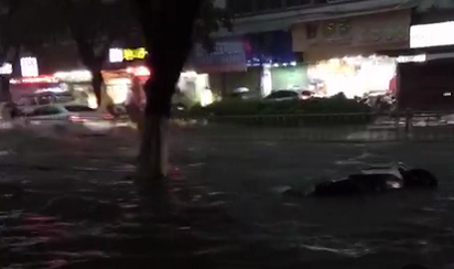 V视频丨水浸街！嘉大老校门附近遭遇短时积水