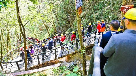 高空玻璃栈道开放！“五一”假期丰顺这个景区火了