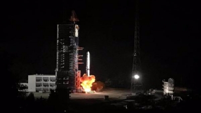 嫦娥四号中继星成功发射，将搭建地月“鹊桥”
