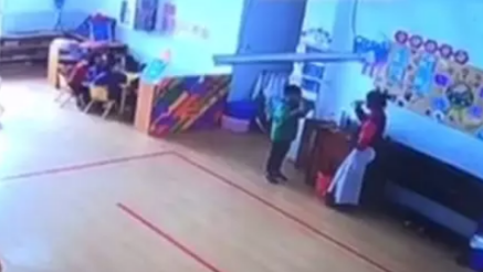 南京警方通报"幼托机构虐童案":涉事教师涉虐待罪被刑拘