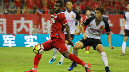 中甲榜首对决：梅州客家主场战平武汉卓尔