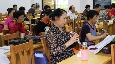 我市老年大学热门专业一位难求银龄市场需求越来越大
