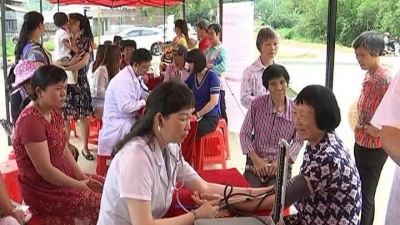 市计生协会到平远黄沙村为计生困难家庭送温暖