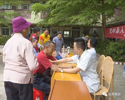 蕉岭青年志愿者：传承“五四”精神 关爱老人健康