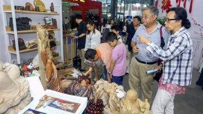 特色木制品热卖！梅州传统木雕“走红”深圳文博会