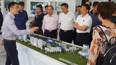 梅县区工商联组织50多位企业家赴复旦大学开展培训