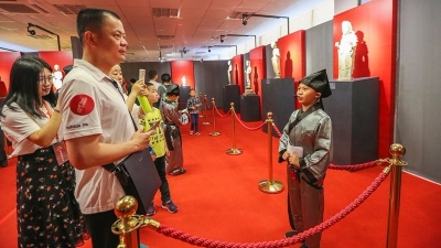 15名小讲解员亮相保利国宝展 引来市民纷纷点赞
