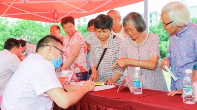 我市启动中医药健康文化推进行动 吸引众多市民参与
