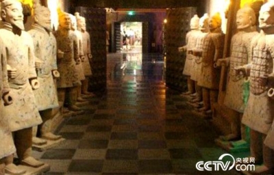 “山寨兵马俑”整顿后更名重开业，入口提示“人造景点”