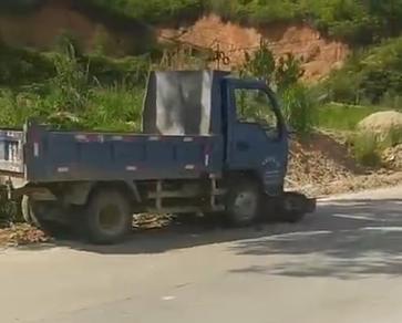 惨剧！五华棉洋货车和摩托相撞，一对夫妻死亡