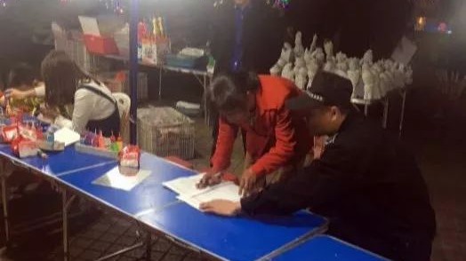 蕉岭城综部门开展专项行动整治龙门广场乱摆卖现象