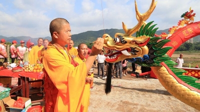 大埔三河镇汇东村首届龙船文化节开幕