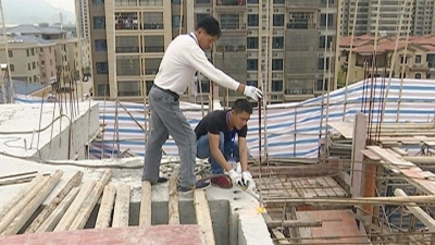 蕉城镇桃源东路北段违法搭建铁皮屋被依法拆除！