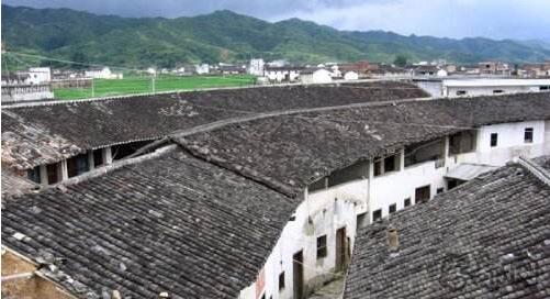 围龙屋瓦面上的三个问题