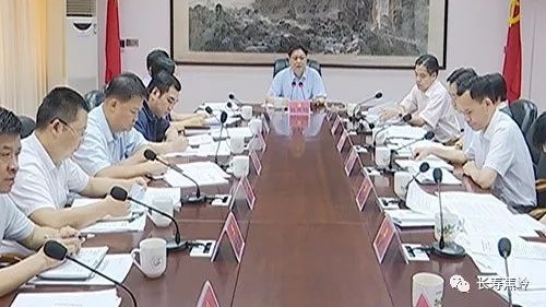 陈伟明主持召开县委常委会议，全力推动实施乡村振兴战略