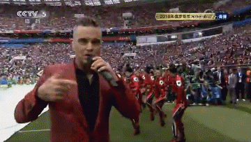 英歌手世界杯开幕式比不雅手势，恐遭逮捕并罚款5万