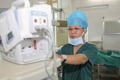 奋斗者的故事丨罗俊能：手术台上的生命守护者