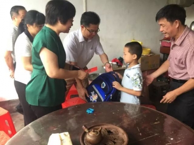 大埔开展“六一” 走访慰问活动为贫困儿童送去节日祝福