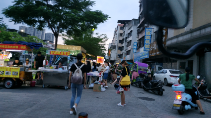 到了晚上更严重！嘉应学院西门这种乱象屡禁不止…