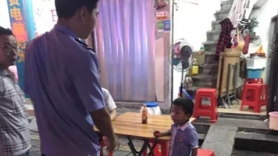 没想到系列！丰顺男童走失，在派出所见到老爸竟不理不睬…