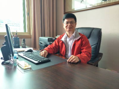 何日胜：教研领域与胜游梅州成果斐然