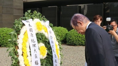 福田康夫悼念南京大屠杀遇难者 中方:赞赏正视历史之举