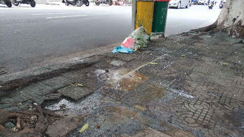 臭不可闻！梅城文化路这淌了一地的…