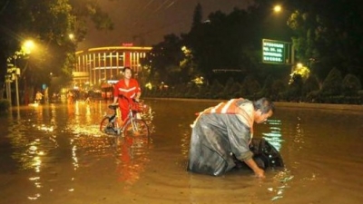 “艾云尼”减弱消失，周末仍有暴雨...