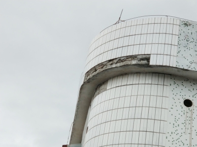 险！五华一小区高楼瓷砖频脱落 律师：若出事全体业主担责