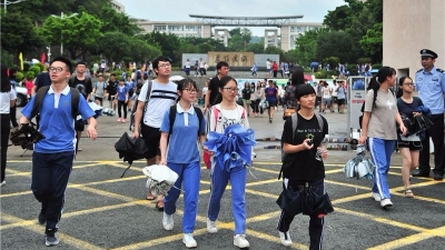 梅州3.3万考生今日迎来人生“大考” ，总有一个瞬间感动你…