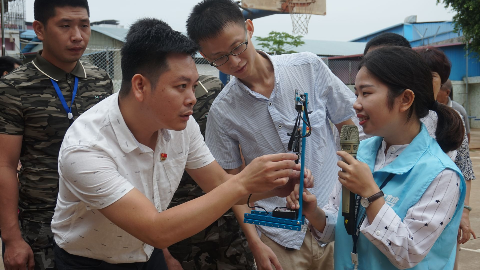 与机器人共舞！梅县区举行创客文化进社区活动