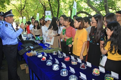 万人宣誓“抵制毒品”！我市举行毒品预防教育进校园活动