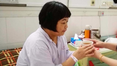 暖心！市政协送上爱心款帮助吴启梅渡难关