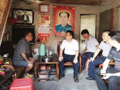 廖茂忠到丰顺县汤坑镇慰问党员和检查精准脱贫工作