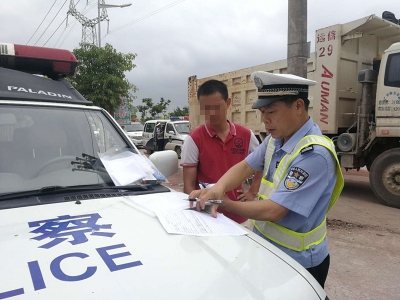 我市交警异地执法整治交通 首日查处违法行为117宗