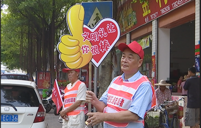今日是交通“文明礼让日”，斑马线前仍有人抢道，交警行动了