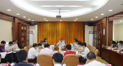 市委七届五次全体会议第一讨论组热议市委工作报告