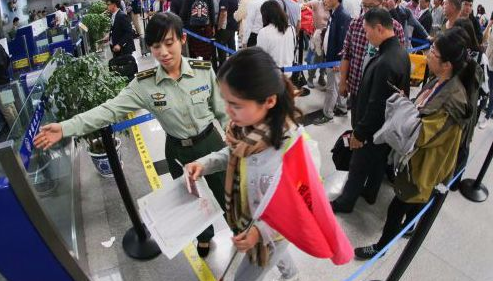 拒绝排长队！中国公民出入境通关排队将不超30分钟