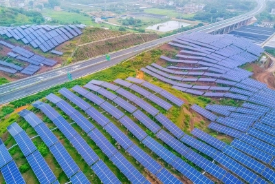 美丽梅州新闻摄影大赛丨一座光伏电站 两万多人增收