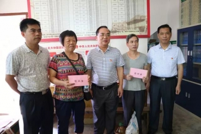 大埔县政协机关走访慰问生活困难党员和贫困户