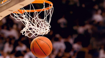 梅州首届“长青杯”中年男篮赛：8球队切磋3个月