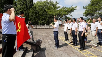 五华县委办党总支开展主题党日活动