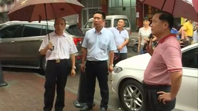 黄建庭率队检查市容环境卫生网格化管理工作