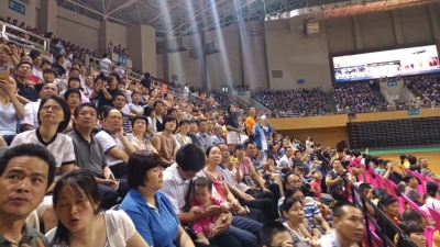感动，老师为学生唱祝福歌！东山中学举办2018届毕业典礼  