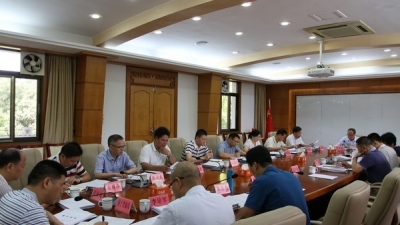 余其豹主持召开兴宁市委常委会会议