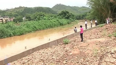 平远依法拆除一处违法占用河道建筑物