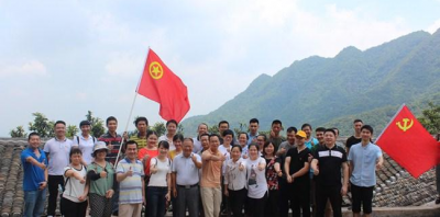 梅江区长沙镇机关党支部联合团区委开展主题党日活动 