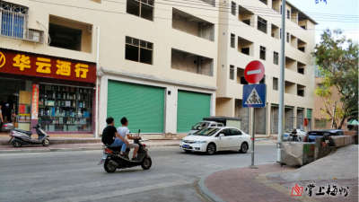 梅城渡江津桥是单向行驶车道，禁止逆行！