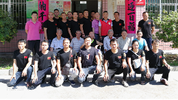 五华团县委组织50多名志愿者慰问老兵