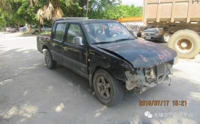 怎么回事？司机一见交警就弃车逃离，事发大埔…